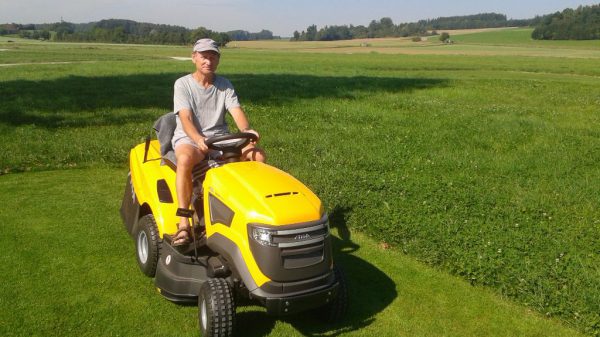 Quantensprung bei der Rasenpflege – FMSG Alling
